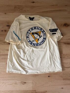 PRO STANDARD PITTSBURGH PENGUINS EMBROIDERED T SHIRT